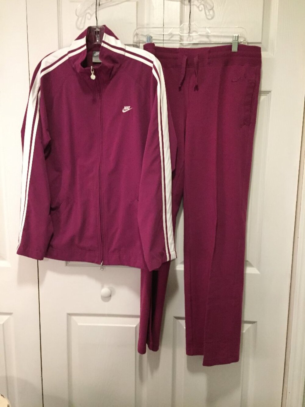 Vintage Nike Women’s 2-Piece Tracksuit Zip Jacket (XL) & Pants (L) Grannycore